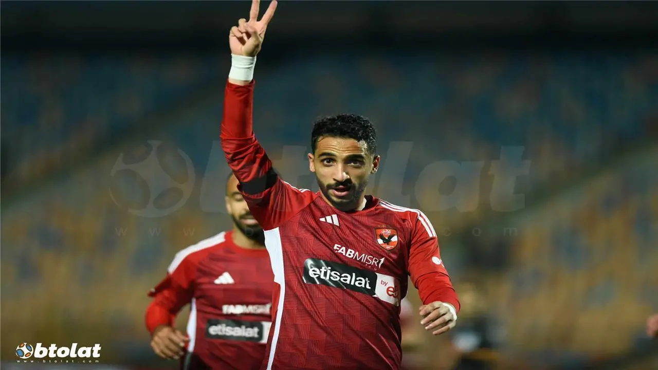 كريم فؤاد يغادر مواجهة الأهلي والمقاولون العرب بعد تعرضه لإصابة مفاجئة